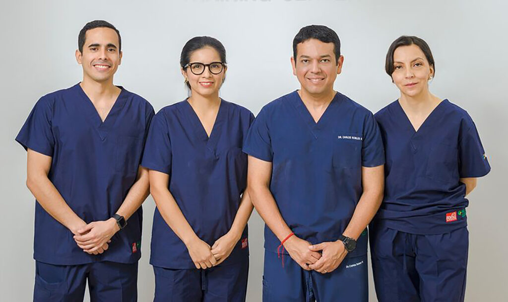 Equipo de Gastroenterólogos del Instututo Ecuatoriano de Enfermedades Digestivas IECED Guayaquil